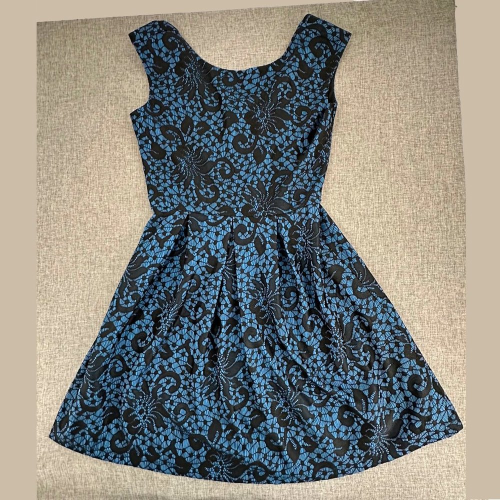 TIANA B. Evening Dress Formal Blue & Black Size 9 Sleeveless Round Neck